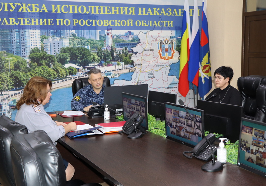На совещании в ГУФСИН России по Ростовской области вручены профбилеты руководству ведомства