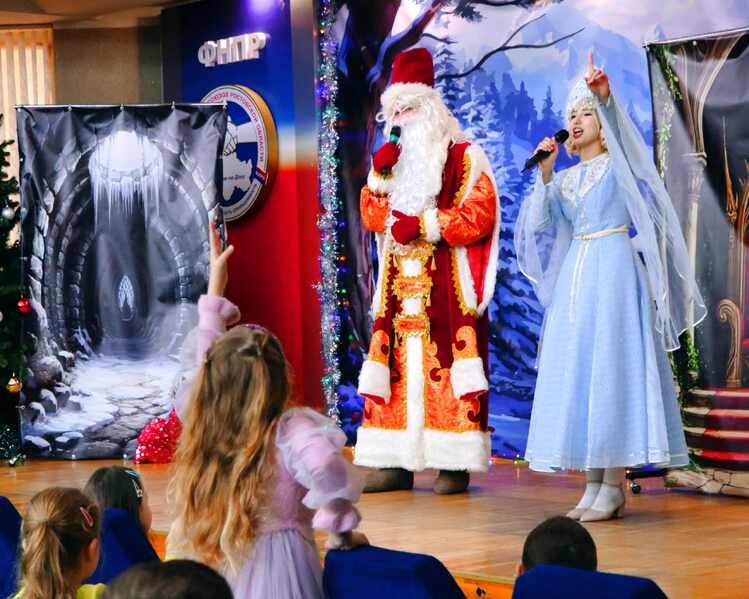 Более 2,5 тысяч детей членов Профсоюза посетили новогодние представления в Ростове-на-Дону