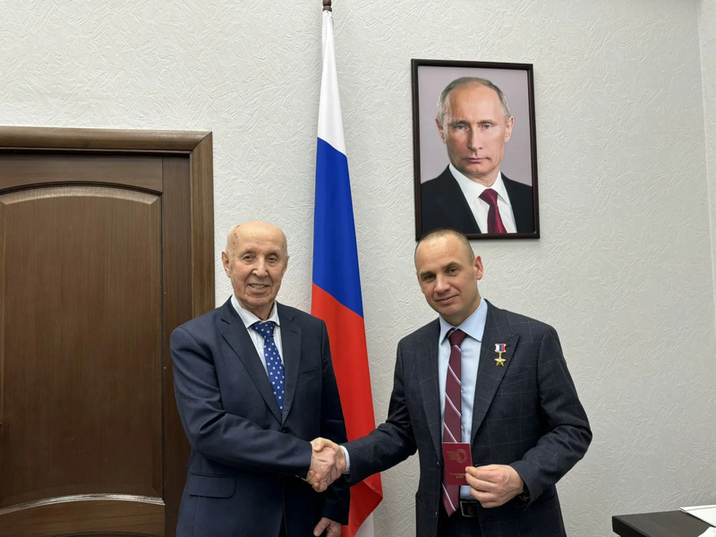 Герои России приняты в ряды членов Профсоюза