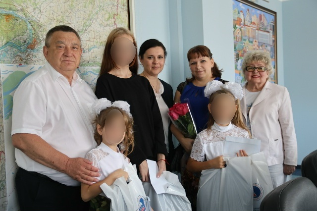 В рамках акции «Собери ребёнка в школу!» Самарская организация Профсоюза оказывает помощь семьям участников СВО