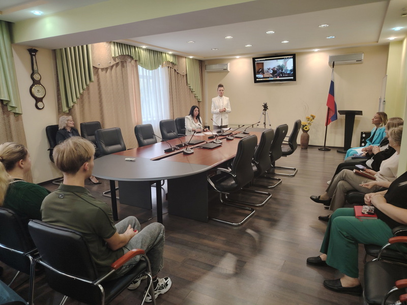 Новые кадры – опора статистики: в Алтайкрайстате вручили удостоверения молодым специалистам